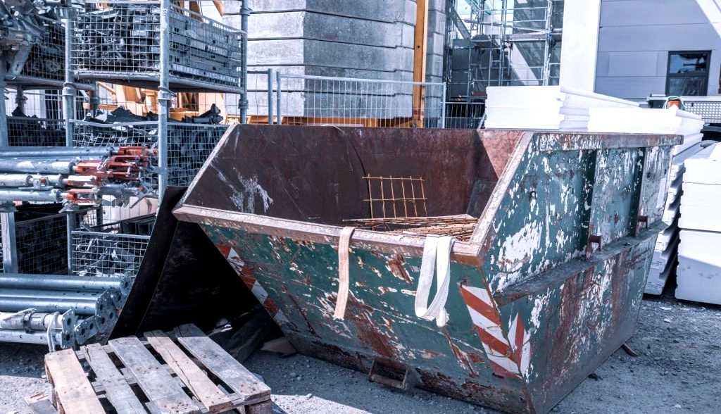 Cheap Skip Hire Services in Warfield